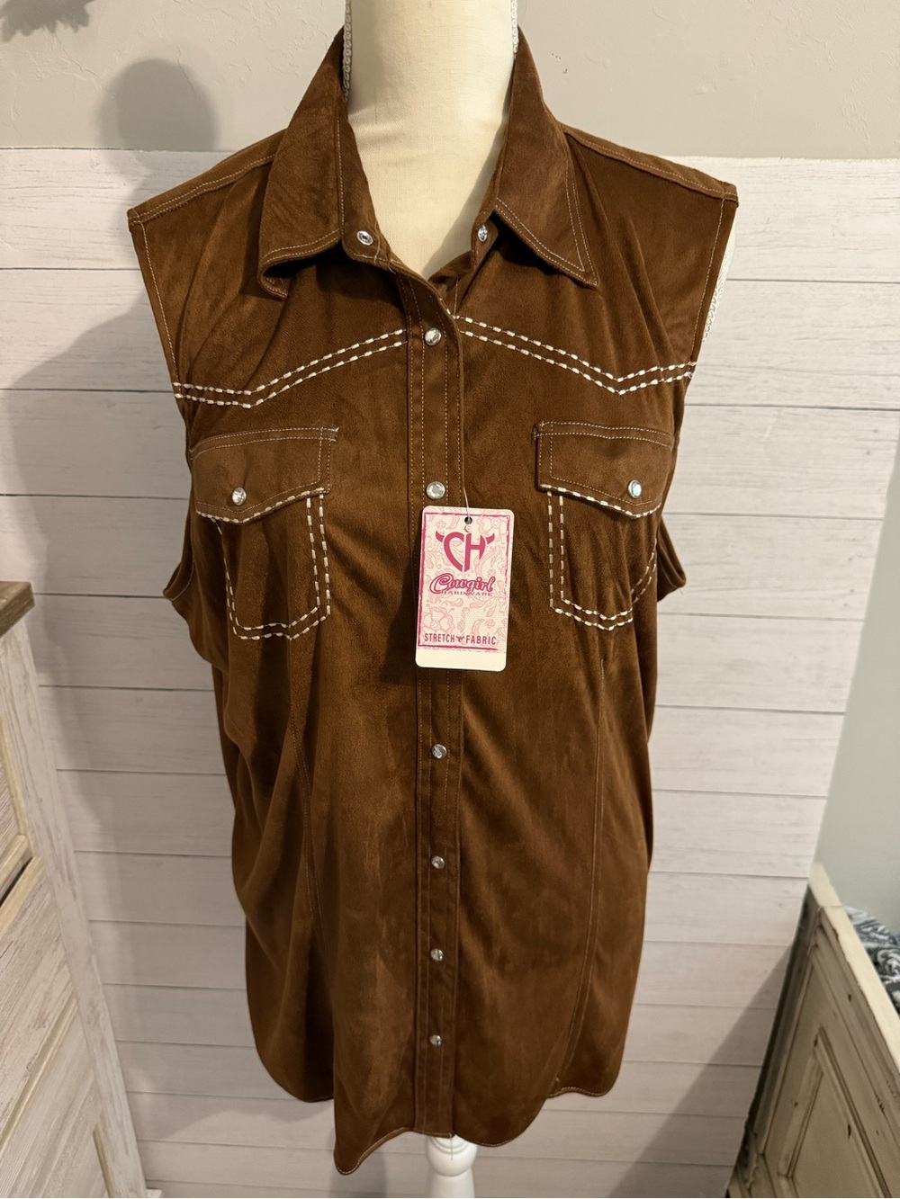 Women’s Chestnut Brown Sleeveless Button-Down Shirt